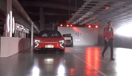 跨界營(yíng)銷新典范 高合汽車聯(lián)動(dòng)Scabal工廠走秀，重構(gòu)汽車銷售體驗(yàn)